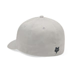 GORRA FOX BADGE FLEXFIT [GRIS CLARO]