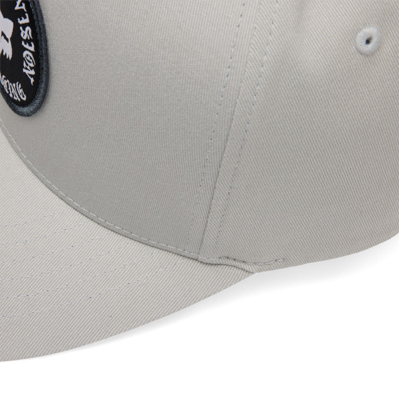 GORRA FOX BADGE FLEXFIT [GRIS CLARO]