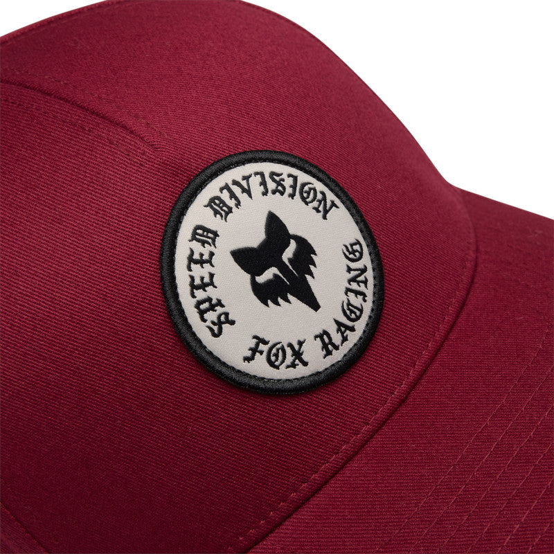 GORRA FOX BADGE FLEXFIT [VINOTINTO]